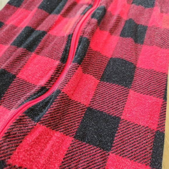 OLD NAVY | Buffalo plaid onesie - Picture 2 of 4